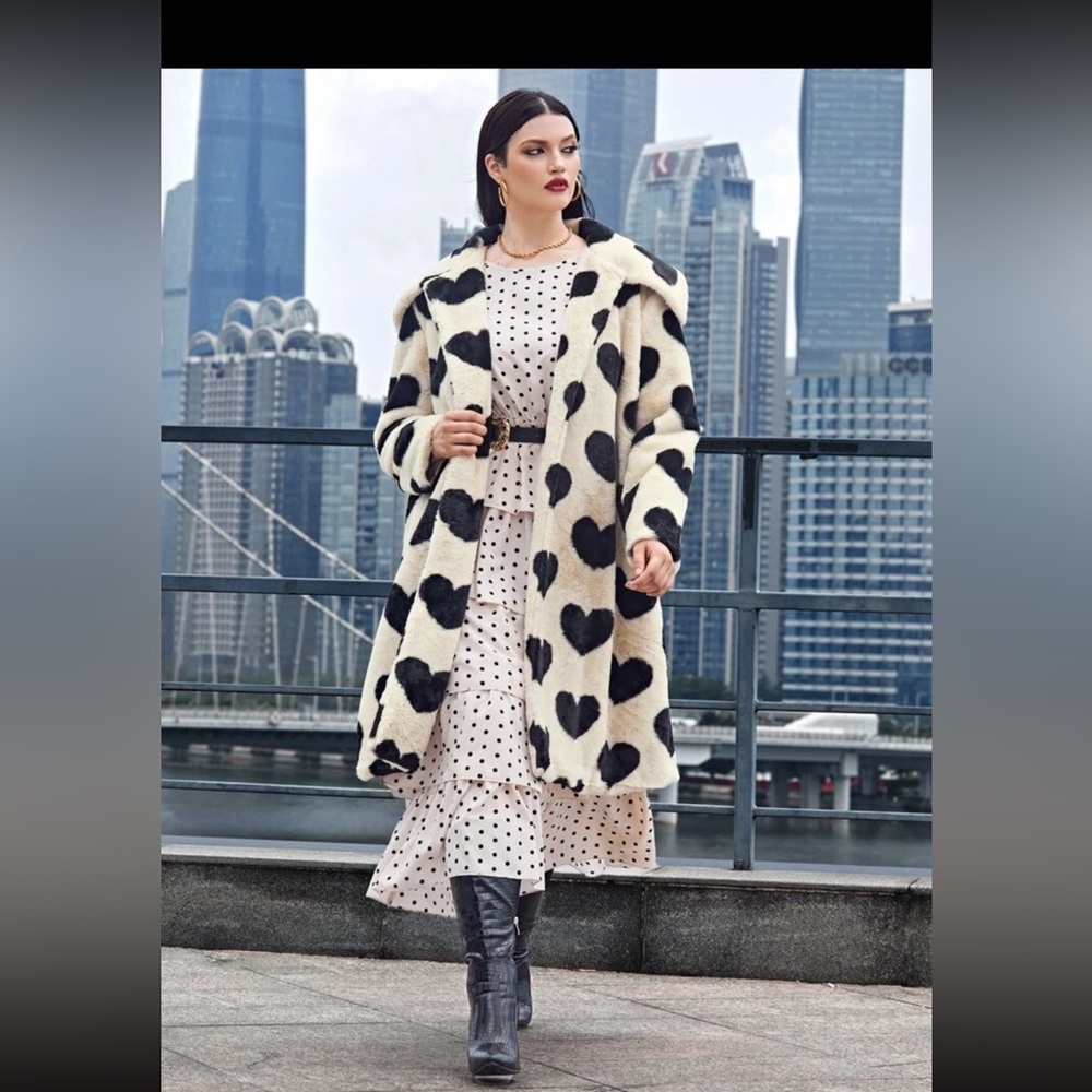 Plus open front heart longline coat! It’s so dang cute! Size 4X (20) 🖤🖤